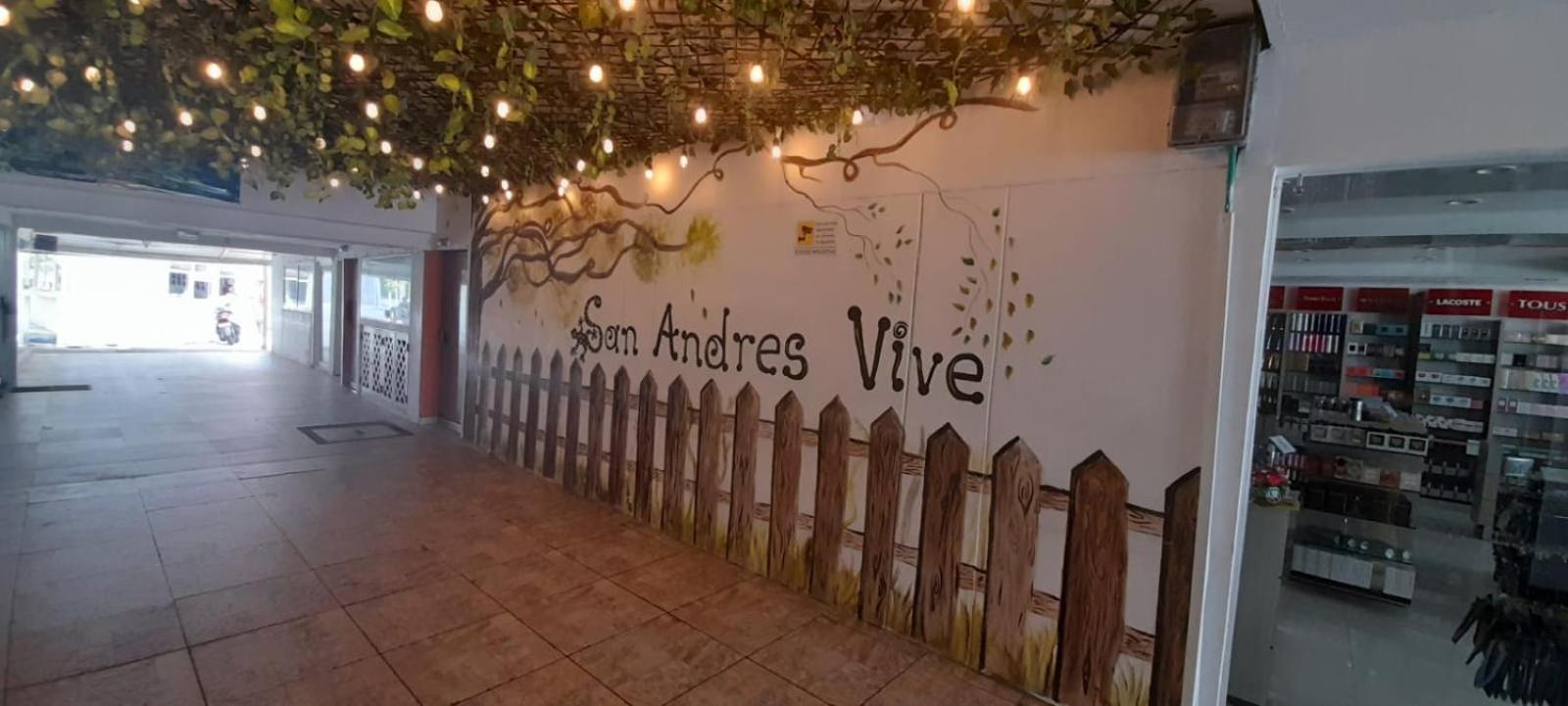 San Andres Vive Paradise Habitaciones Con Bano Privado A 80Mts De La Playa Principal Bagian luar foto